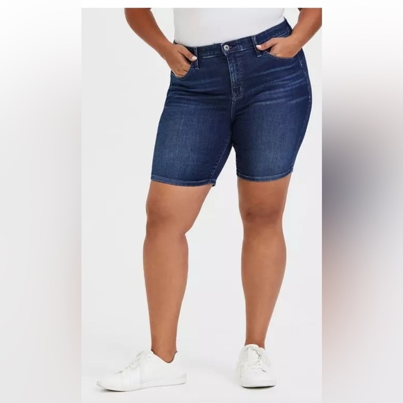 Torrid Sky High Skinny Bermuda Denim Dark Wash Shorts - Picture 10 of 11